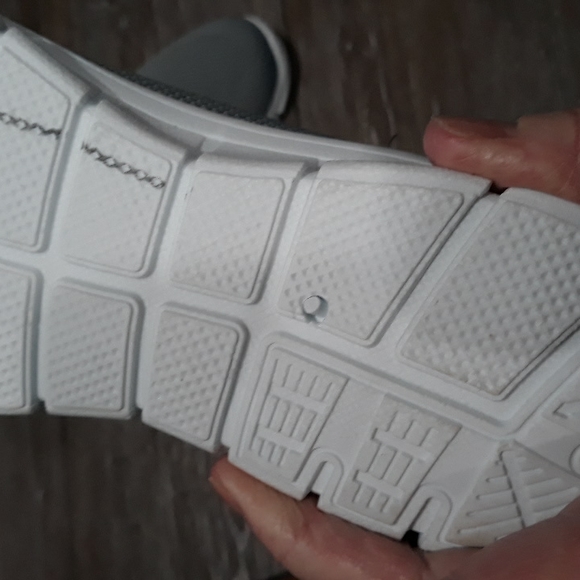 Freedom Fit grey mesh loafers. Mint condition. 9 wide - Picture 9 of 11